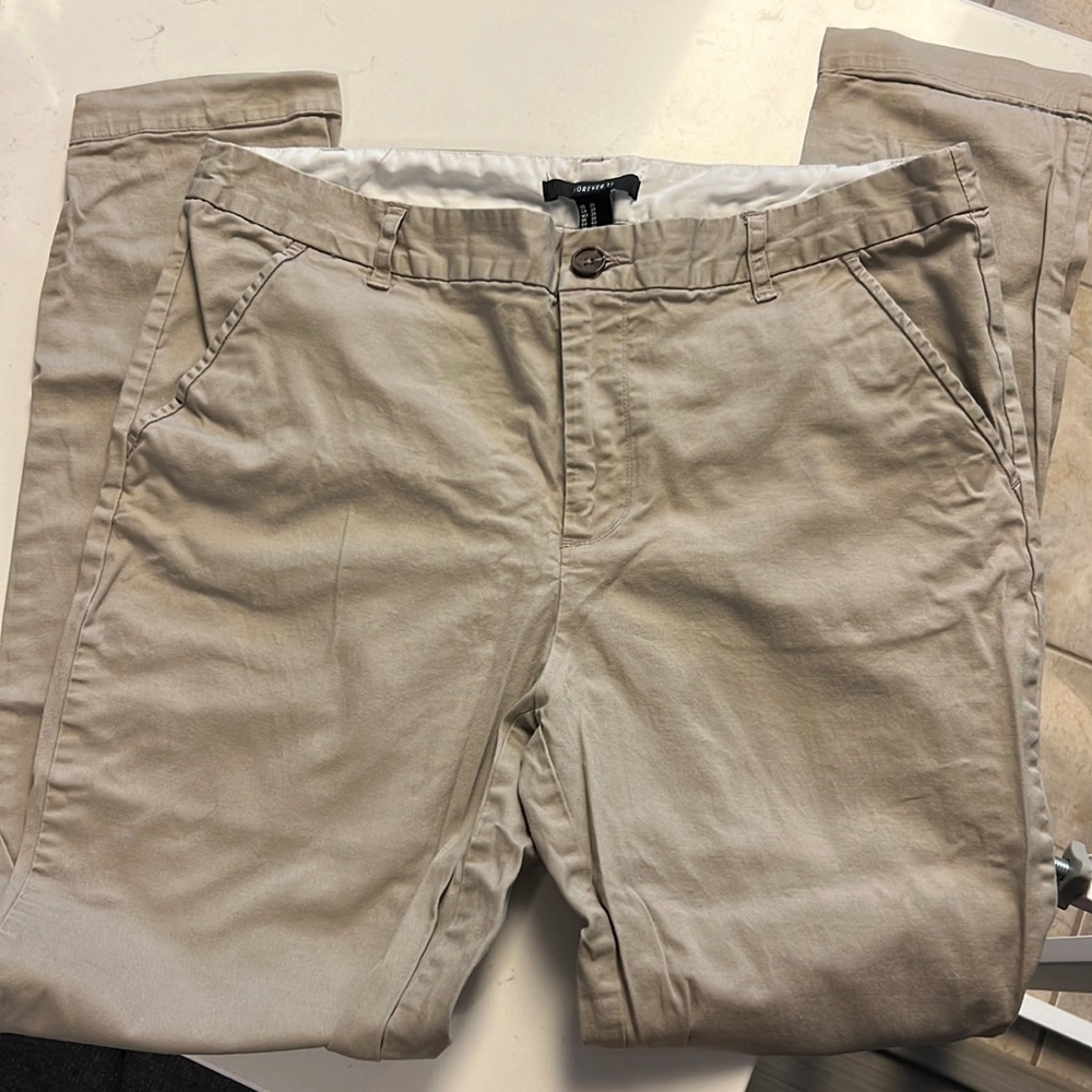 🌺3/$15 Forever 21 khaki pants